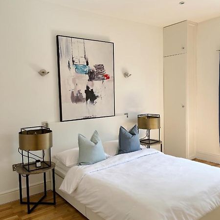 Modern And Light 2 Bed Flat In Sw2 Apartment Londra Exterior foto