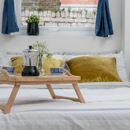 Modern And Light 2 Bed Flat In Sw2 Apartment Londra Exterior foto