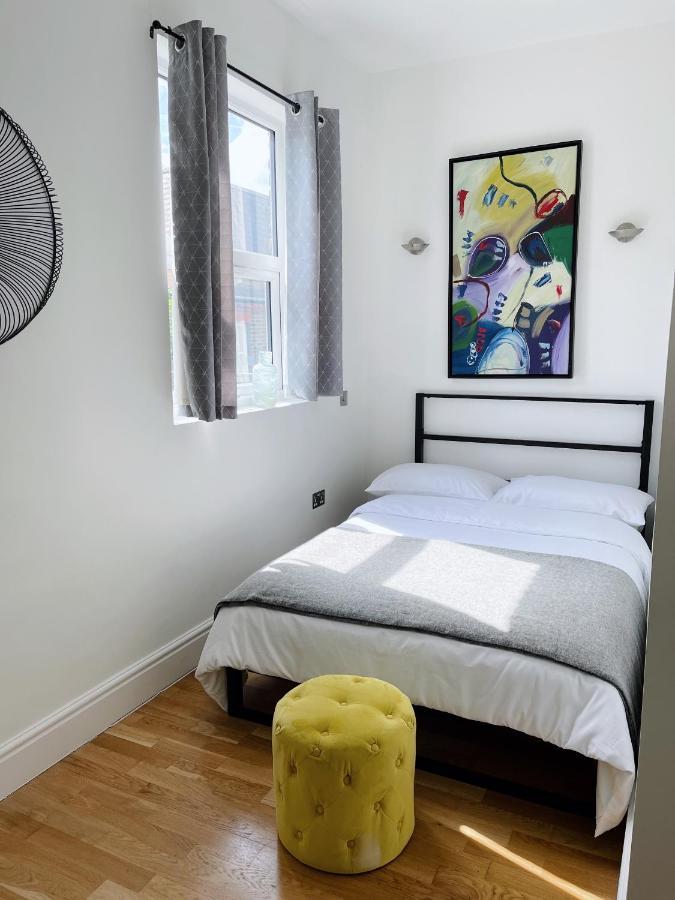 Modern And Light 2 Bed Flat In Sw2 Apartment Londra Exterior foto