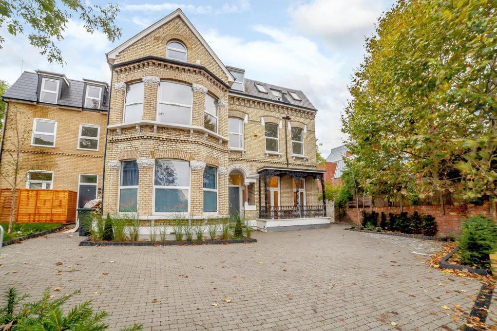 Modern And Light 2 Bed Flat In Sw2 Apartment Londra Exterior foto